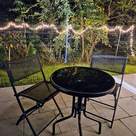 Comfortable Flat With Garden Daire