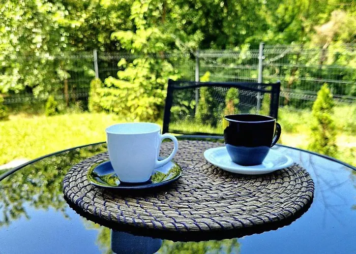 Comfortable Flat With Garden شقة