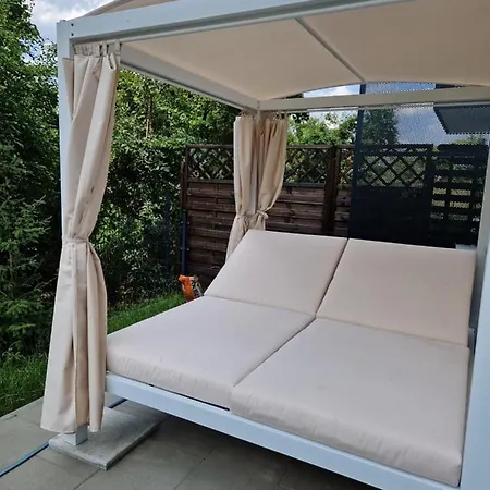 Apartment Comfortable Flat With Garden