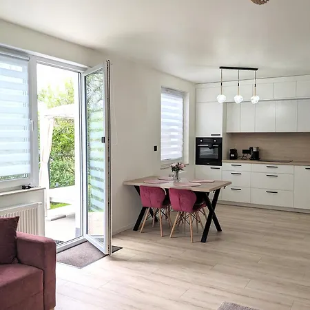 Comfortable Flat With Garden, Self Check-in, Parking Free Познань