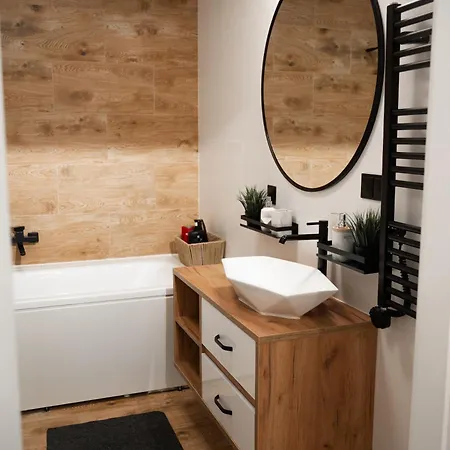 Comfortable Flat With Garden, Self Check-in, Parking Free Познань