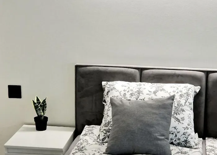 דירה Comfortable Flat With Garden